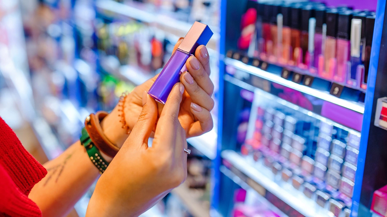 What are some sites for cosmetic wholesalers online stores?
